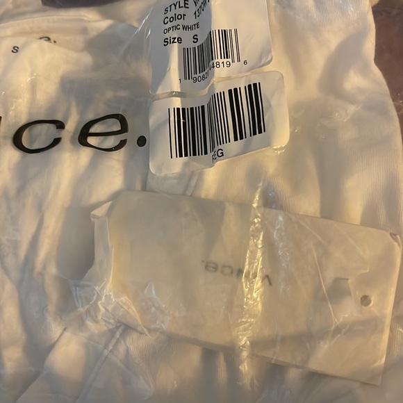 Vince Style# VR59283148
Slips on.
100% Pima cotton.
Machine wash. - Picture 6 of 6